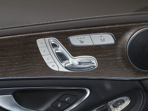2022款改款 260 L 4MATIC 动感型 主驾驶座椅调节