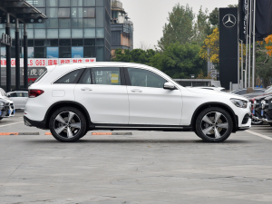 2022款改款 300 L 4MATIC 豪华型 正侧（右）