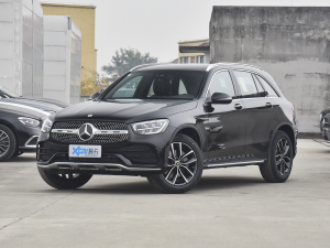 2022款改款 300 L 4MATIC 动感型 左前45度