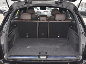 2022款改款 300 L 4MATIC 动感型 行李厢空间