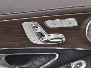 2022款改款 300 L 4MATIC 动感型 主驾驶座椅调节