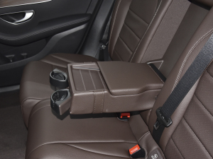2022款改款 300 L 4MATIC 动感型 后排中央扶手