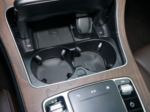 2022款260 L 4MATIC 豪华型 前排杯架