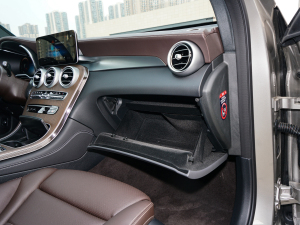 2022款260 L 4MATIC 豪华型 手套箱