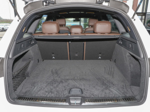 2022款改款二 260 L 4MATIC 动感型 行李厢空间