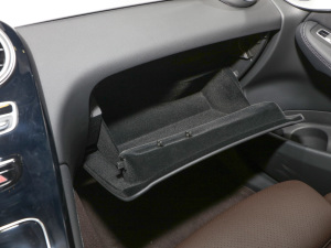 2022款改款二 260 L 4MATIC 动感型 手套箱