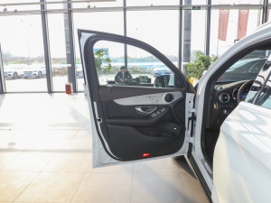 2022Ŀ 260 L 4MATIC Ӹ {λ܇T