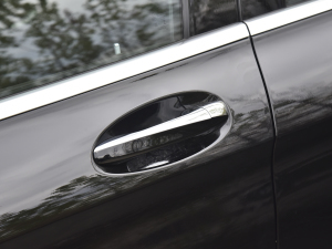2022款改款三 GLC 260 L 4MATIC 动感型 主驾门拉手