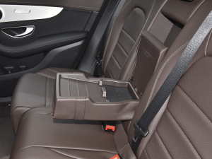 2022款改款三 GLC 260 L 4MATIC 动感型 后排中央扶手功能