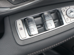 2022GLC 300 L 4MATIC Ӹذ п؅^