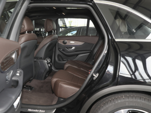 2022款改款二 GLC 300 L 4MATIC 豪华型 后排空间