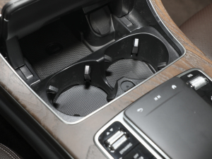 2022款改款二 GLC 300 L 4MATIC 豪华型 前排杯架