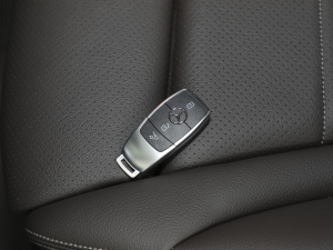 2022款改款二 GLC 300 L 4MATIC 豪华型 车钥匙