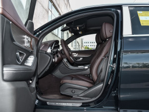 2022款改款 GLC 300 L 4MATIC 动感型臻藏版 前排空间