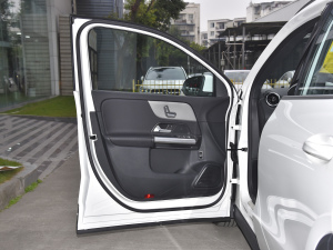 2022Ŀ GLA 180 {λ܇T