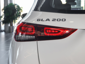 2022Ŀ GLA 200 ^