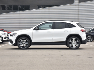 2022款GLA 220 4MATIC 正侧（左）