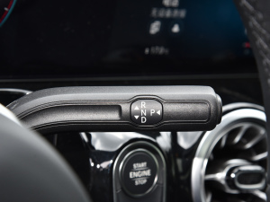2022款GLA 220 4MATIC 换挡杆