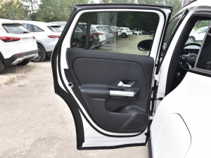 2022款GLA 220 4MATIC 左后车门