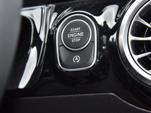 2022GLA 220 4MATIC п؅^