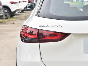 2022Ŀ GLA 200 ^