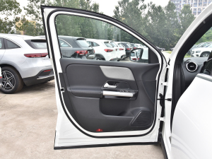 2022Ŀ GLA 200 {λ܇T