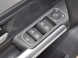 2022Ŀ GLA 200 п؅^(q)