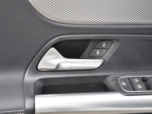 2022Ŀ GLA 200 п؅^(q)