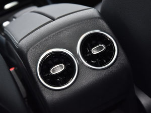 2022Ŀ GLA 200 п؅^(q)