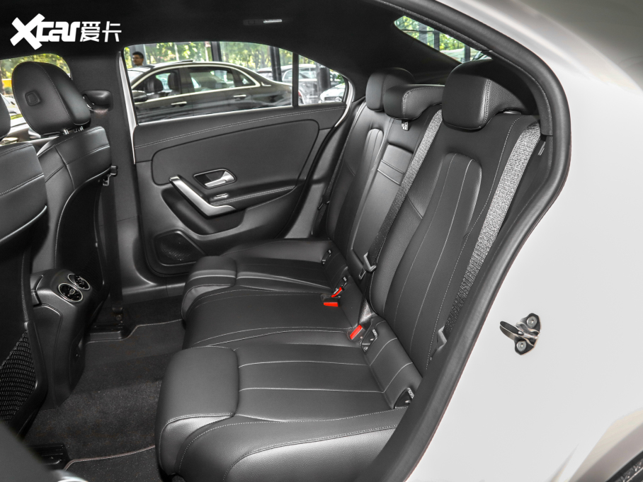 2022��YA�� A 180 L