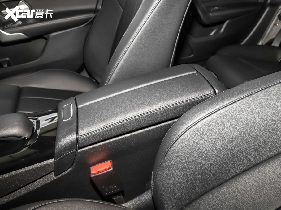 2022��YA�� A 180 L