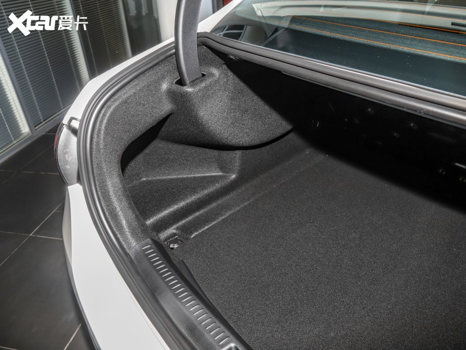 2022��YA�� A 180 L