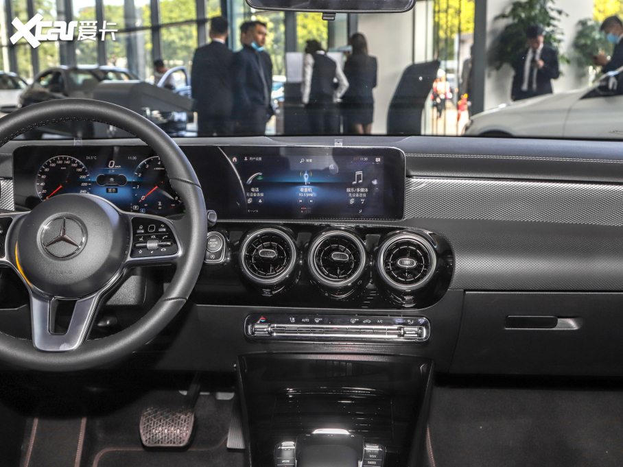 2022��YA�� A 180 L