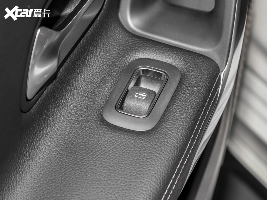 2022��YA�� A 180 L