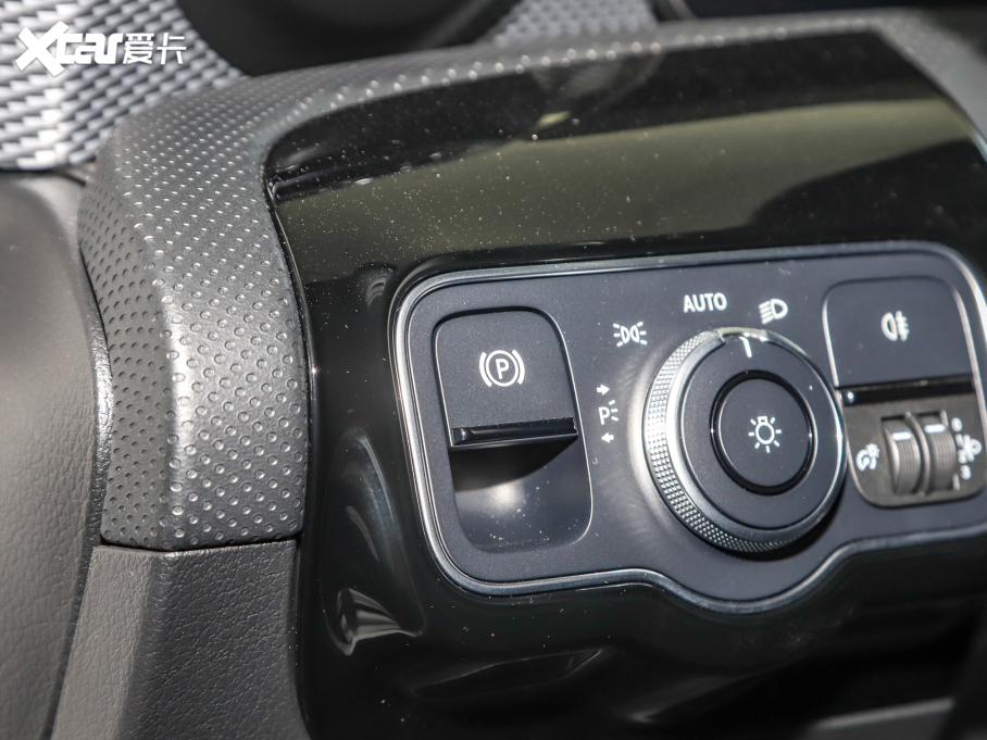 2022��YA�� A 180 L