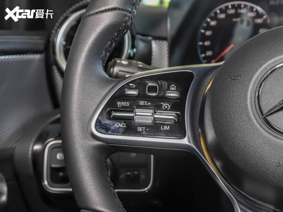 2022��YA�� A 180 L