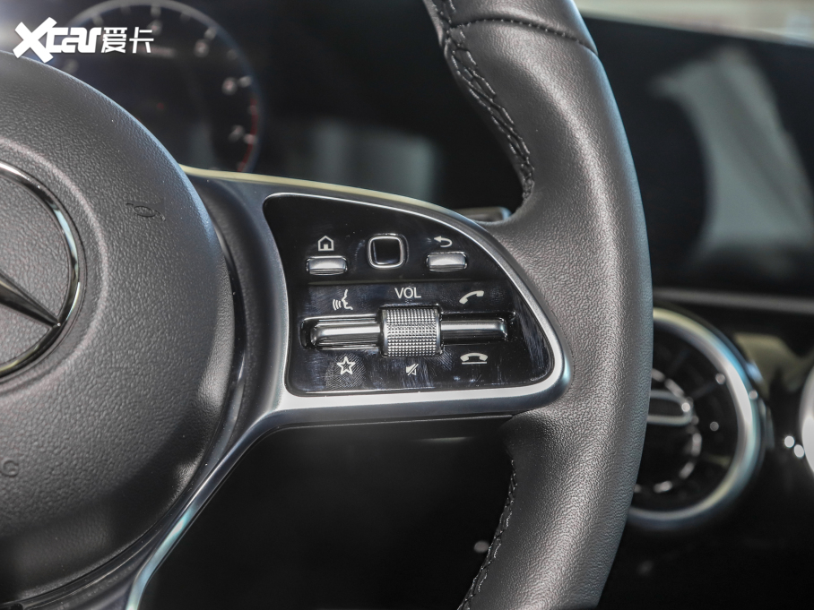 2022��YA�� A 180 L