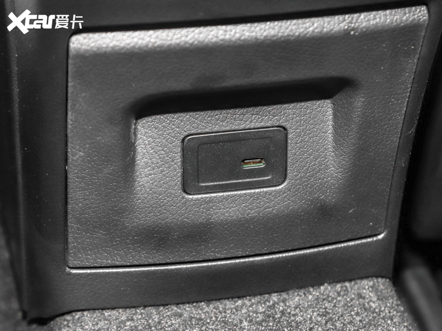 2022��YA�� A 180 L