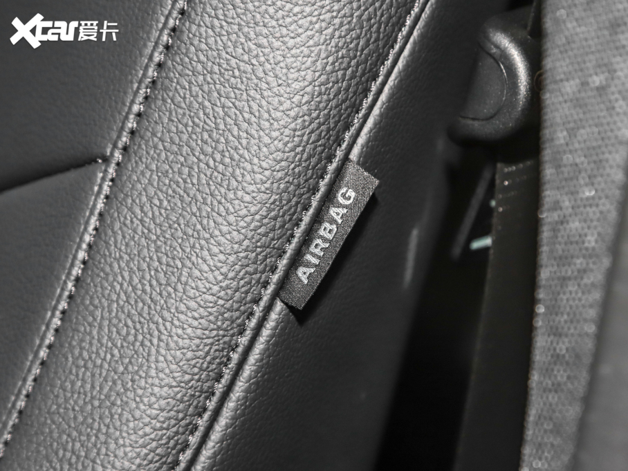 2022��YA�� A 180 L