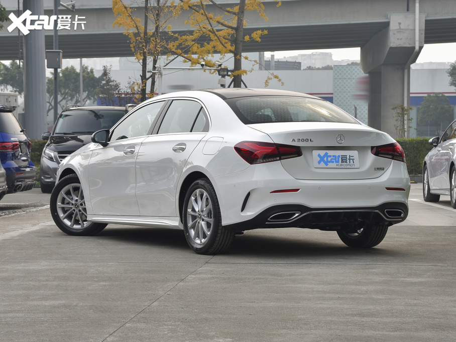 2022款奔驰a级a 200 l 运动轿车动感型