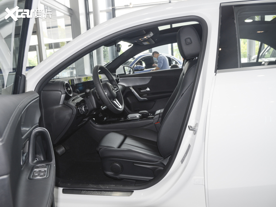 2022YA A 180 L \I܇