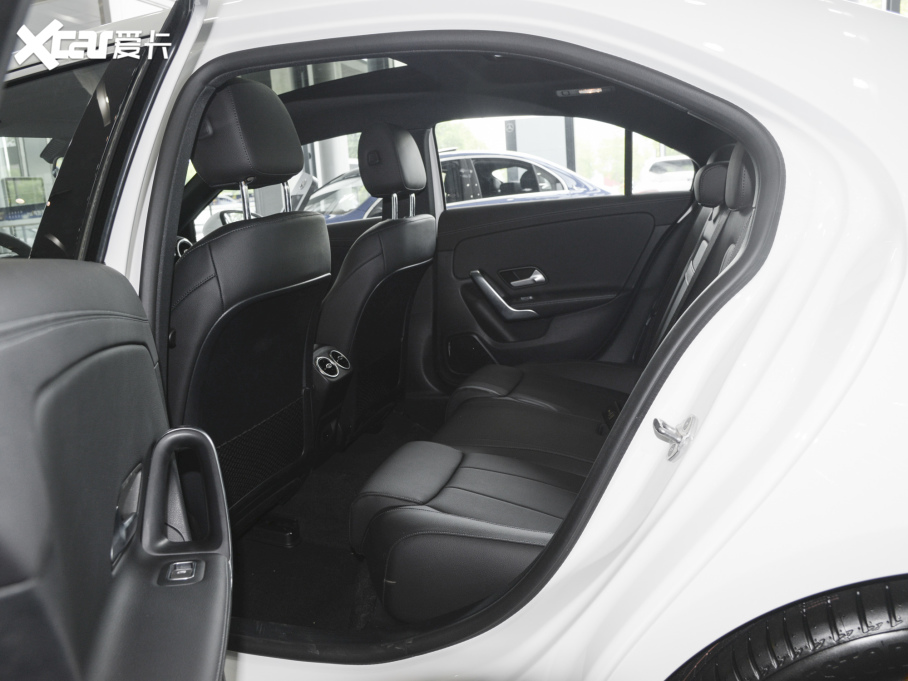 2022YA A 180 L \I܇