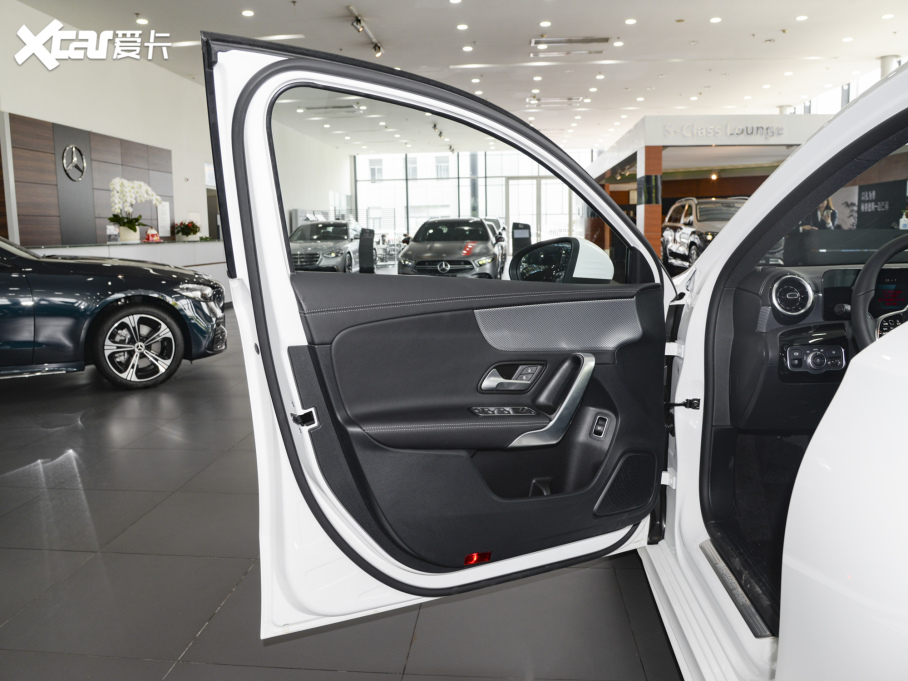 2022YA A 180 L \I܇