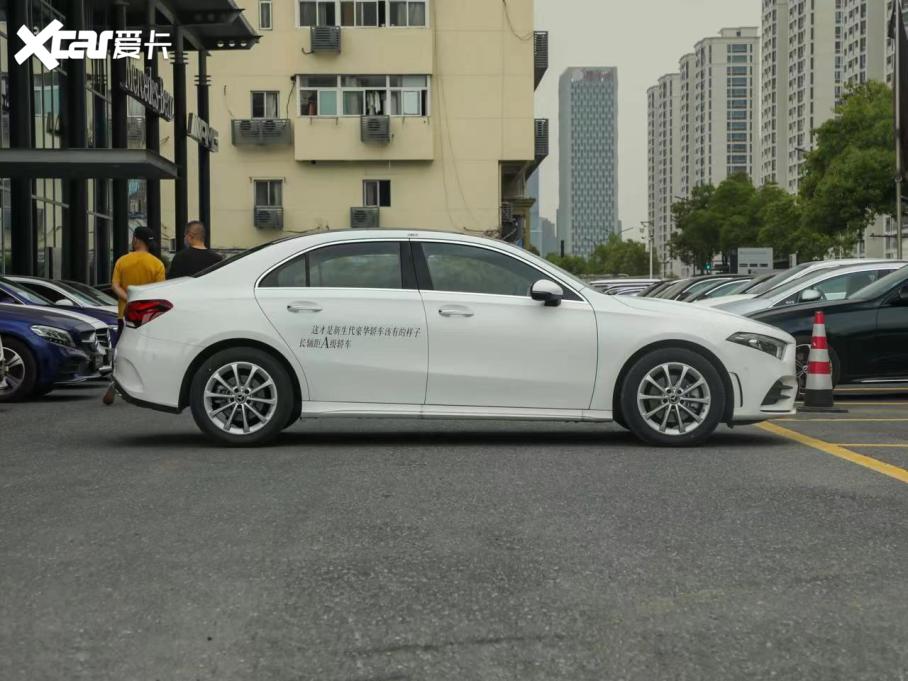 2022YA Ŀ A 200 L \I܇r