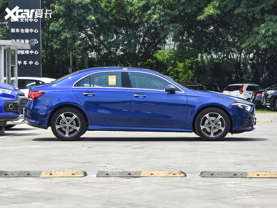 2022YA Ŀ A 200 L \I܇r