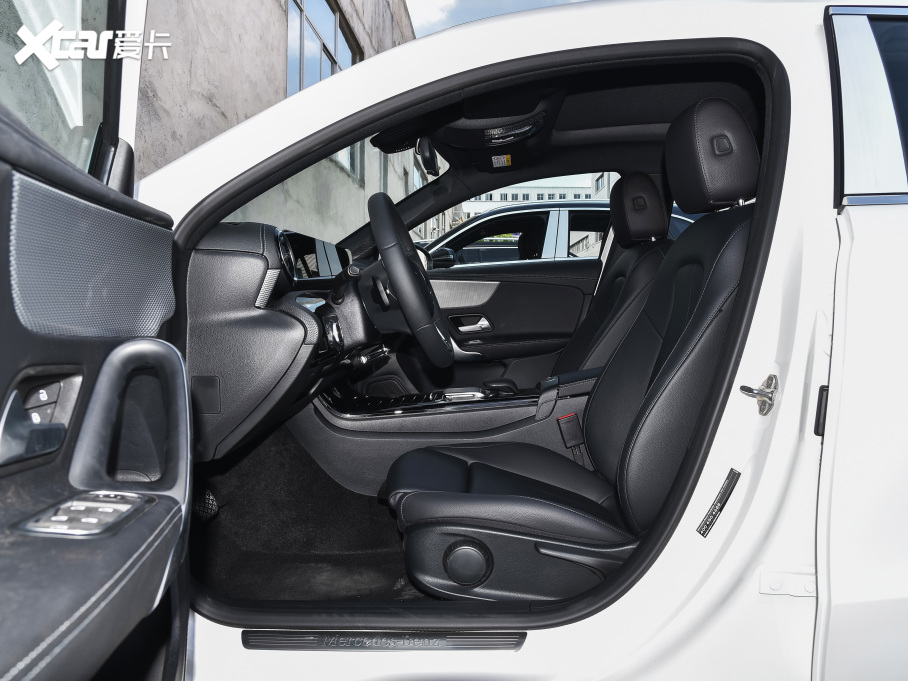 2022YA Ŀ A 180 L \I܇