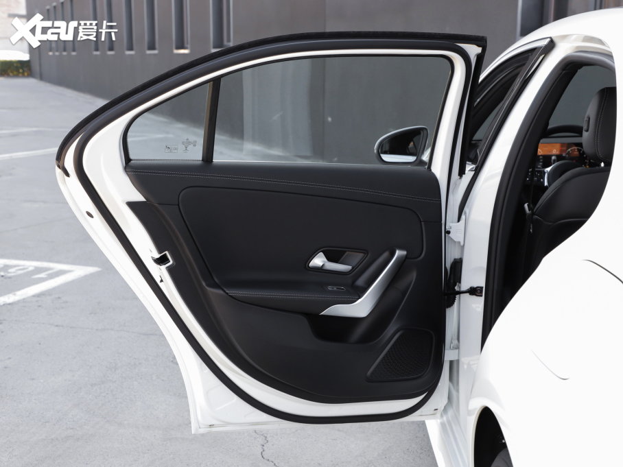 2022YA Ŀ A 200 L \I܇r