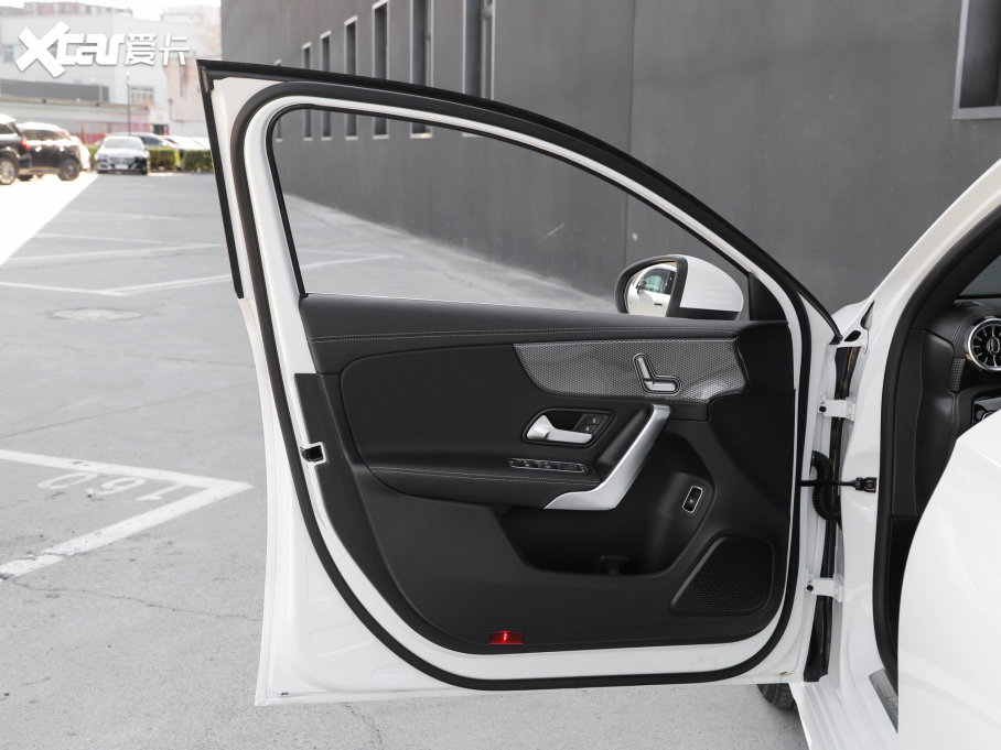 2022YA Ŀ A 200 L \I܇r