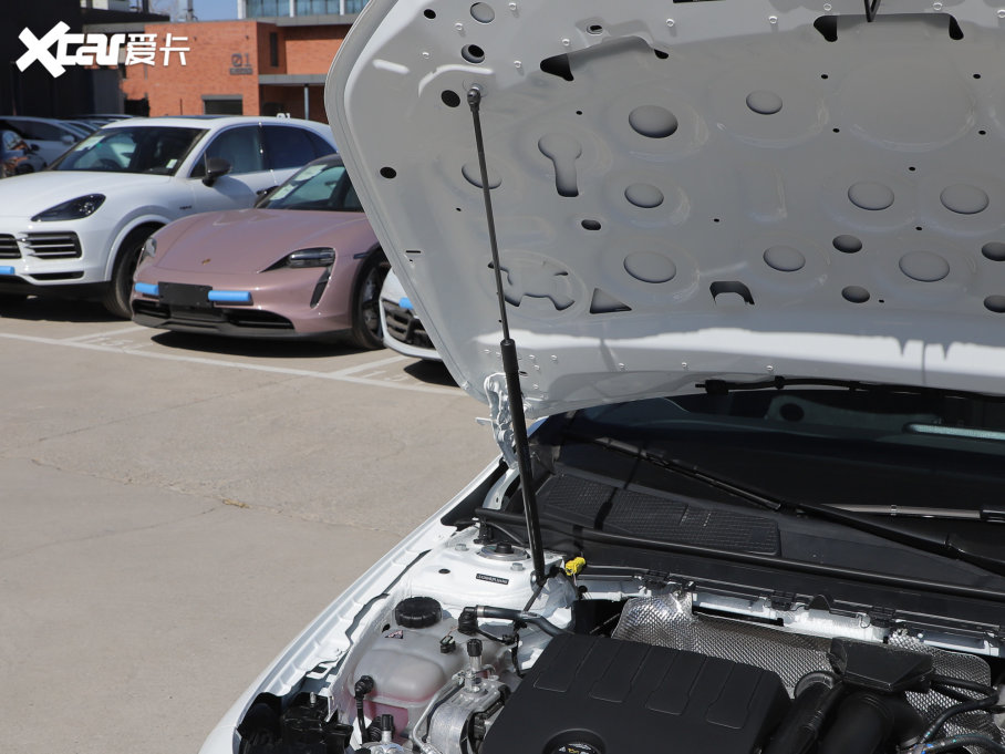 2022YA Ŀ A 200 L \I܇r