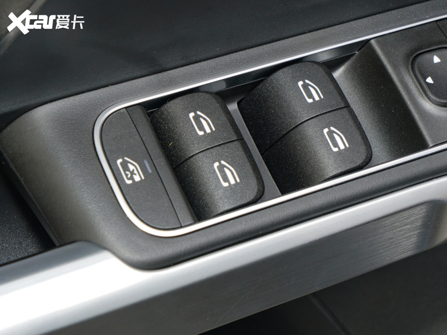 2022YGLB GLB 180 (dng)